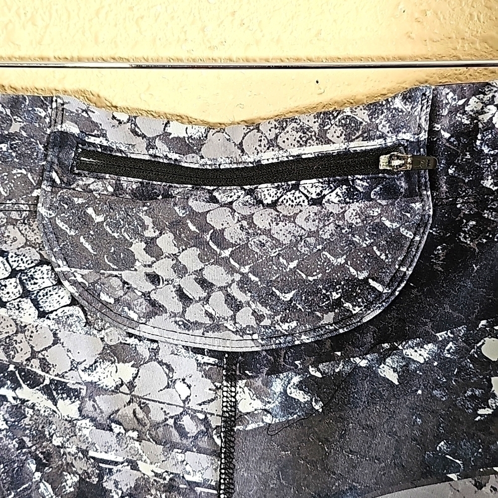The North Face Camo Capri Leggings. - Picture 5 of 6